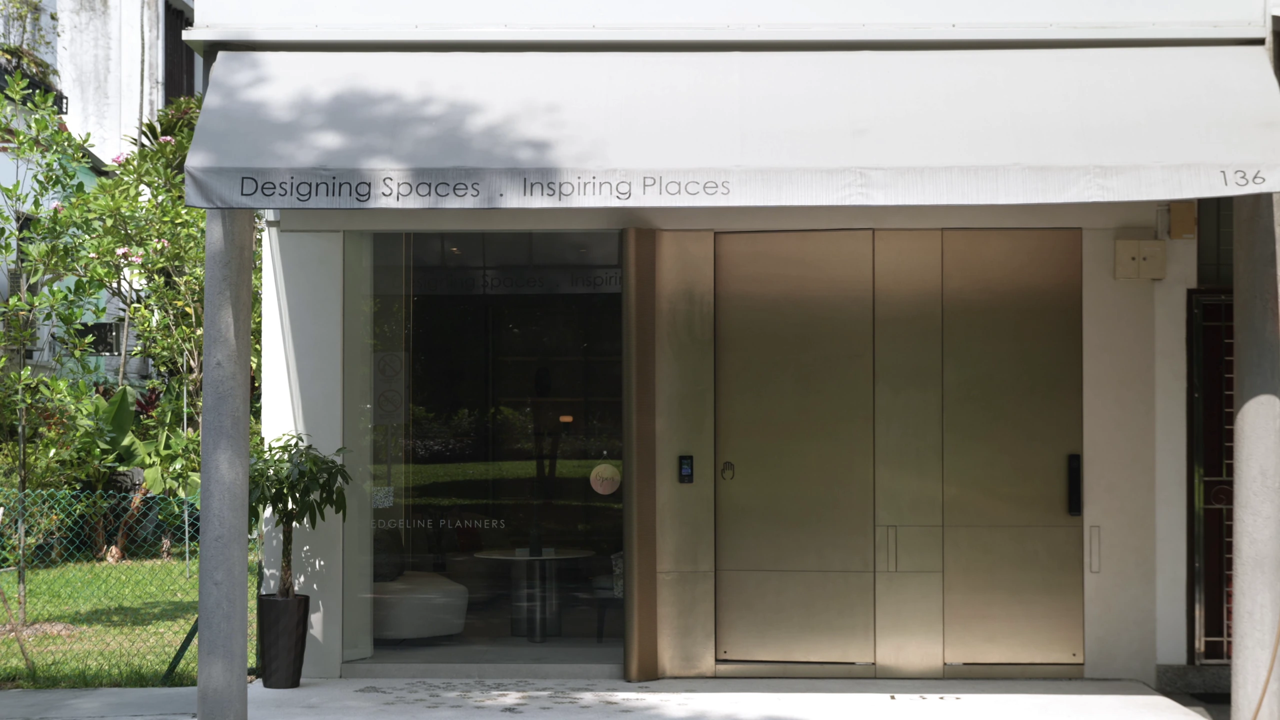 Tembeling showroom exterior in Joo Chiat by Edgeline Planners