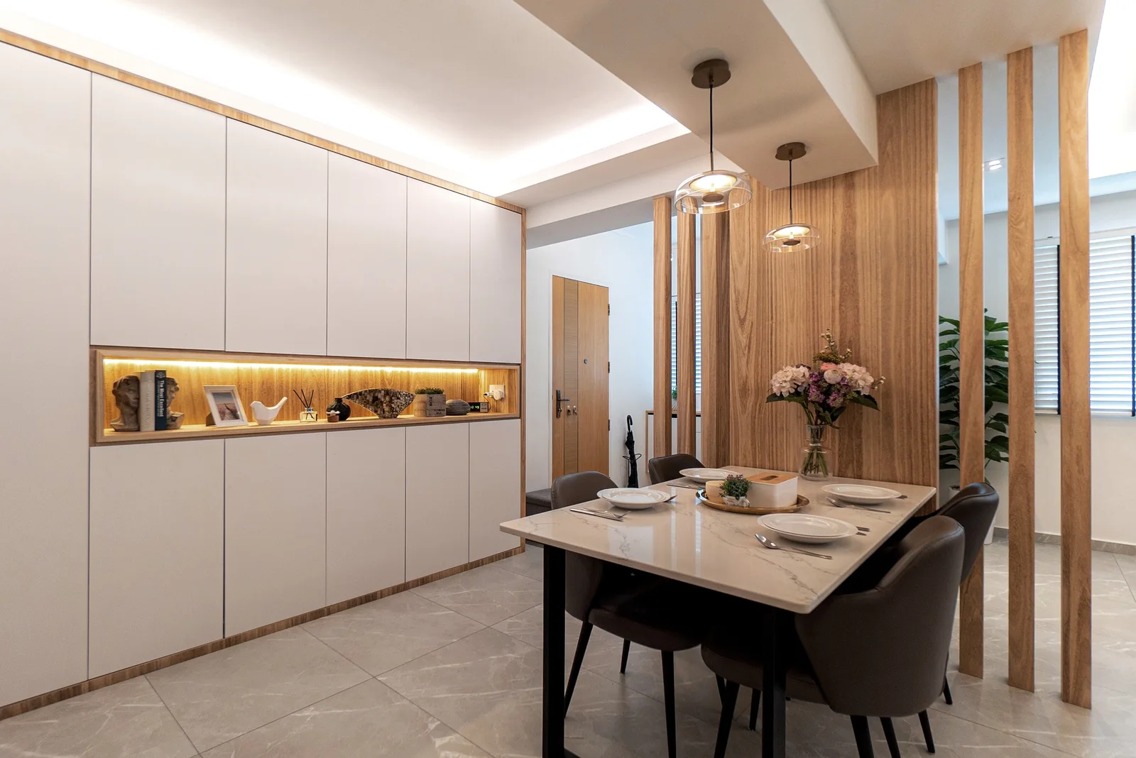 J Concept Designers &mdash; dining room close with backlit niche, pendant lights and timber screen