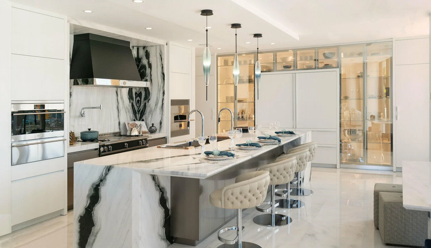 STA Architectural Group &mdash; glass wall gallery
