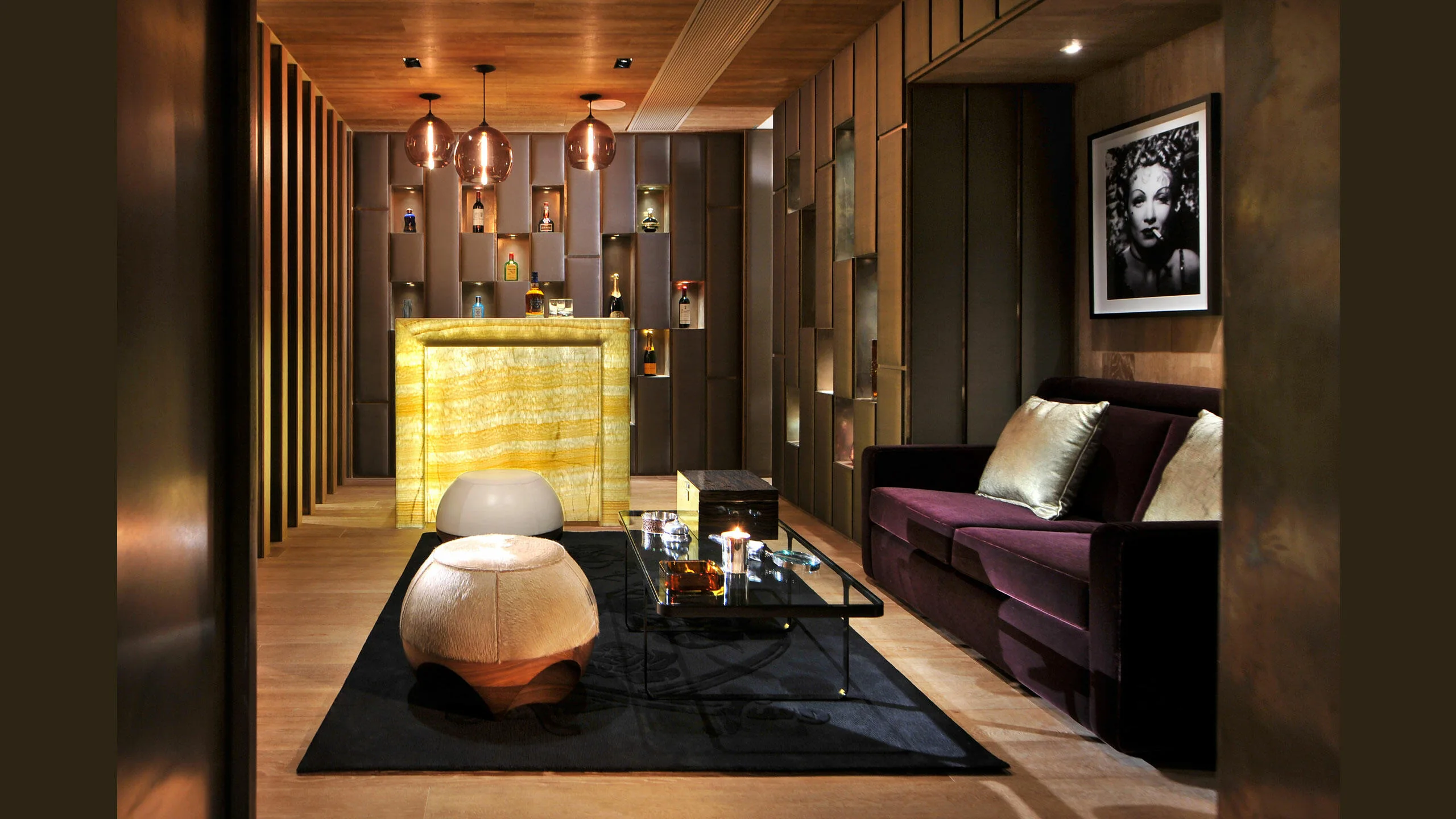 TG Studio &mdash; moody mini bar and lounge with lemon accent