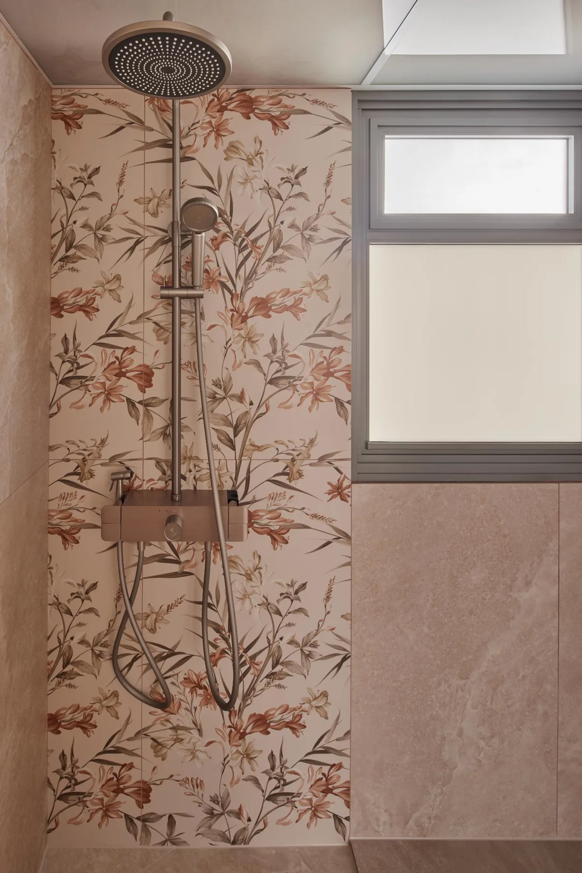 Floral patterned bathroom tiles