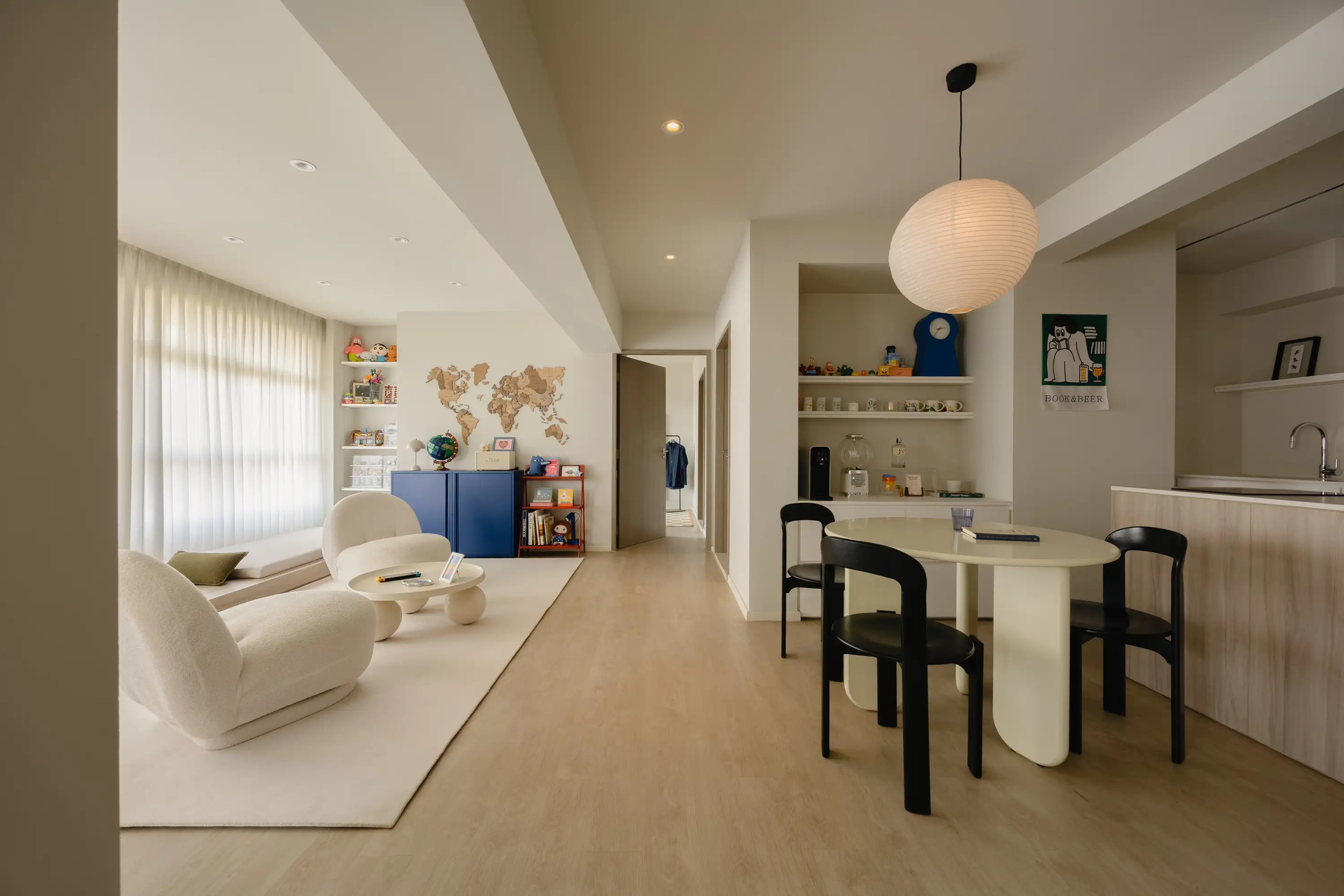 Open connection between the living and dining rooms